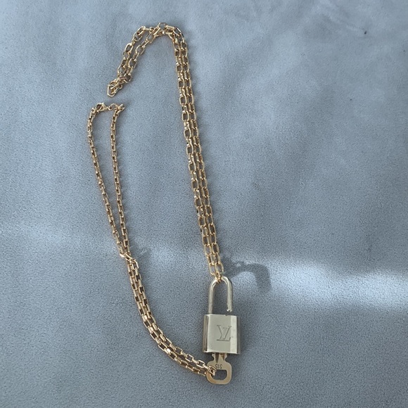 Beautiful LV Original Lock & Key Chain Set✨🤩 - Picture 8 of 8